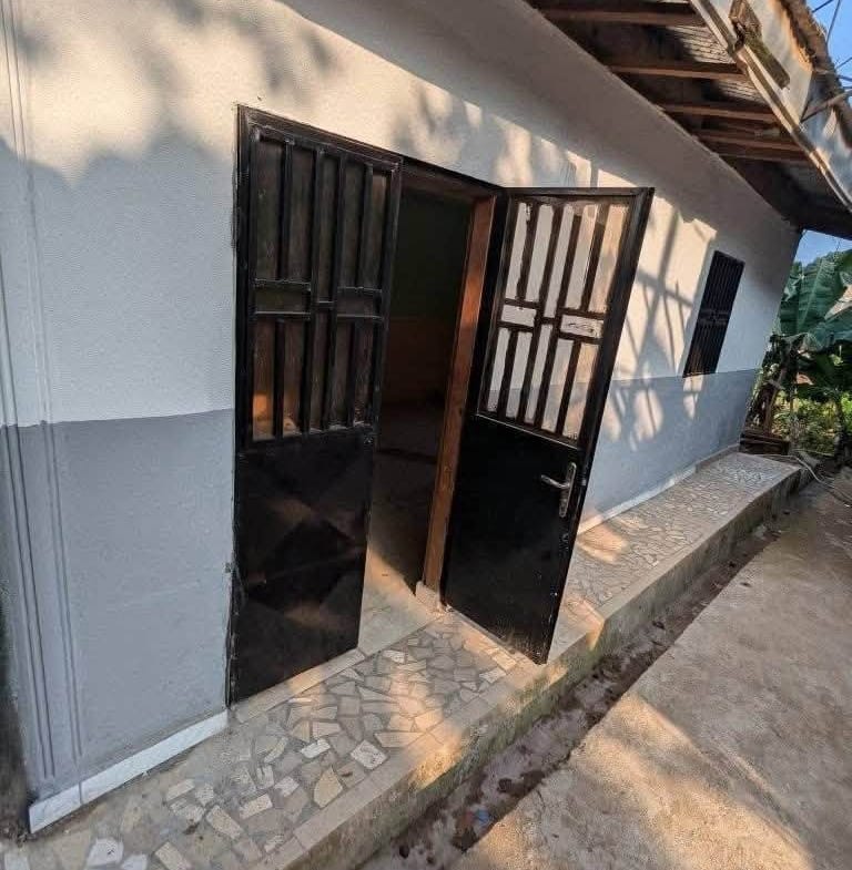 Maison 2 chambres avec forage à Yaoundé Fougerolle 70000fcfa