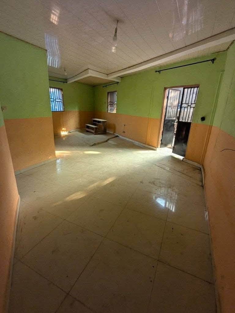 Maison 2 chambres avec forage à Yaoundé Fougerolle 70000fcfa