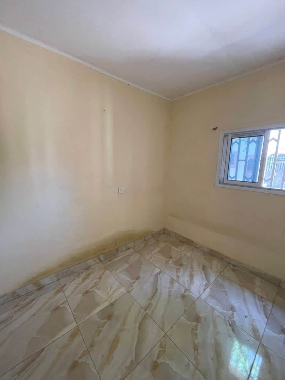 Maison 2chambres dans un camp à Ngalbidjé Garoua 70000fcfa