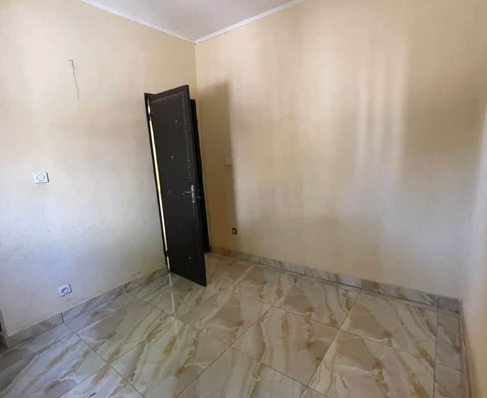 Maison 2chambres dans un camp à Ngalbidjé Garoua 70000fcfa