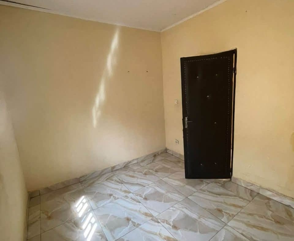 Maison 2chambres dans un camp à Ngalbidjé Garoua 70000fcfa