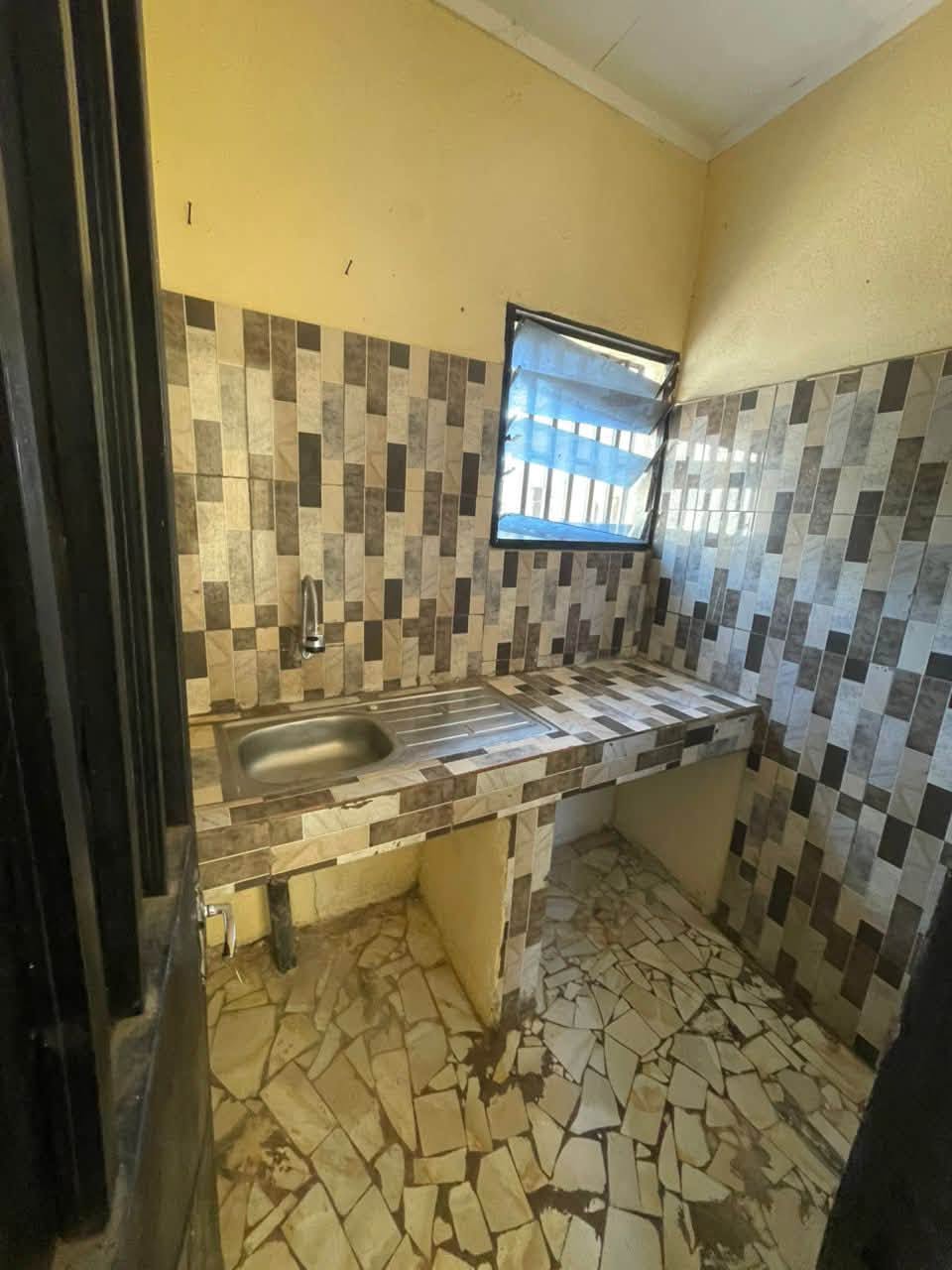 Maison 2chambres dans un camp à Ngalbidjé Garoua 70000fcfa