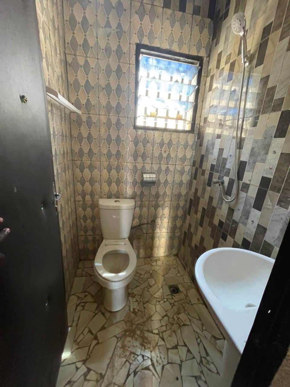 Maison 2chambres dans un camp à Ngalbidjé Garoua 70000fcfa