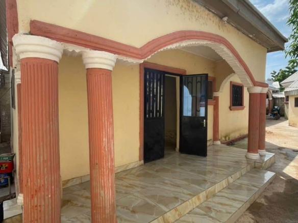 Maison 2chambres dans un camp à Ngalbidjé Garoua 70000fcfa