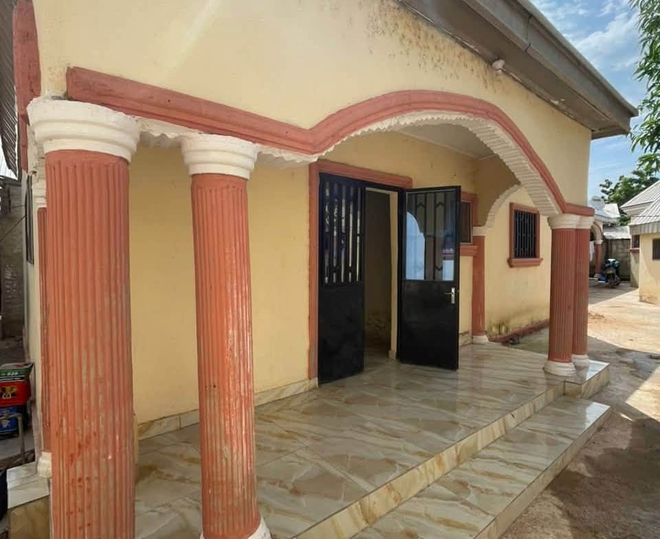 Maison 2chambres dans un camp à Ngalbidjé Garoua 70000fcfa