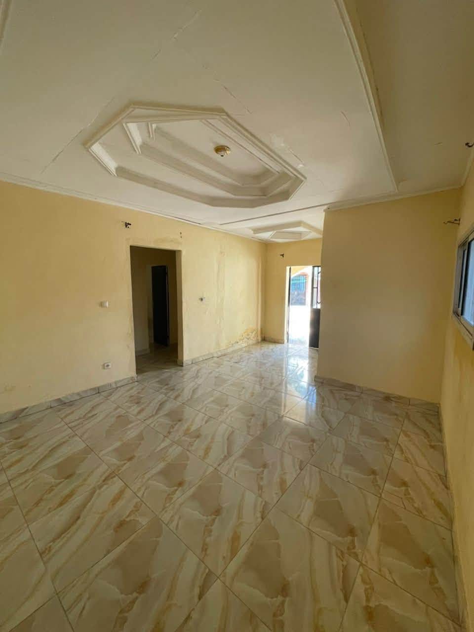Maison 2chambres dans un camp à Ngalbidjé Garoua 70000fcfa