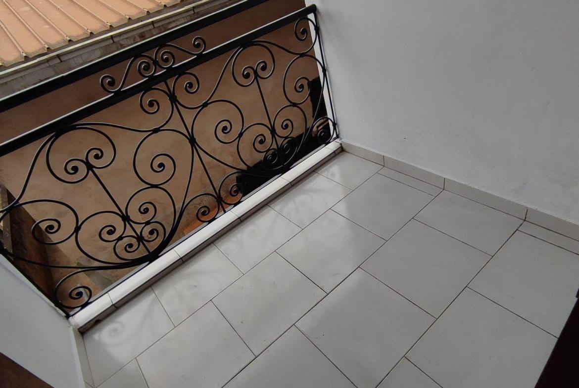 Appartement moderne 2 chambres et balcon à louer à Damas, Yaoundé