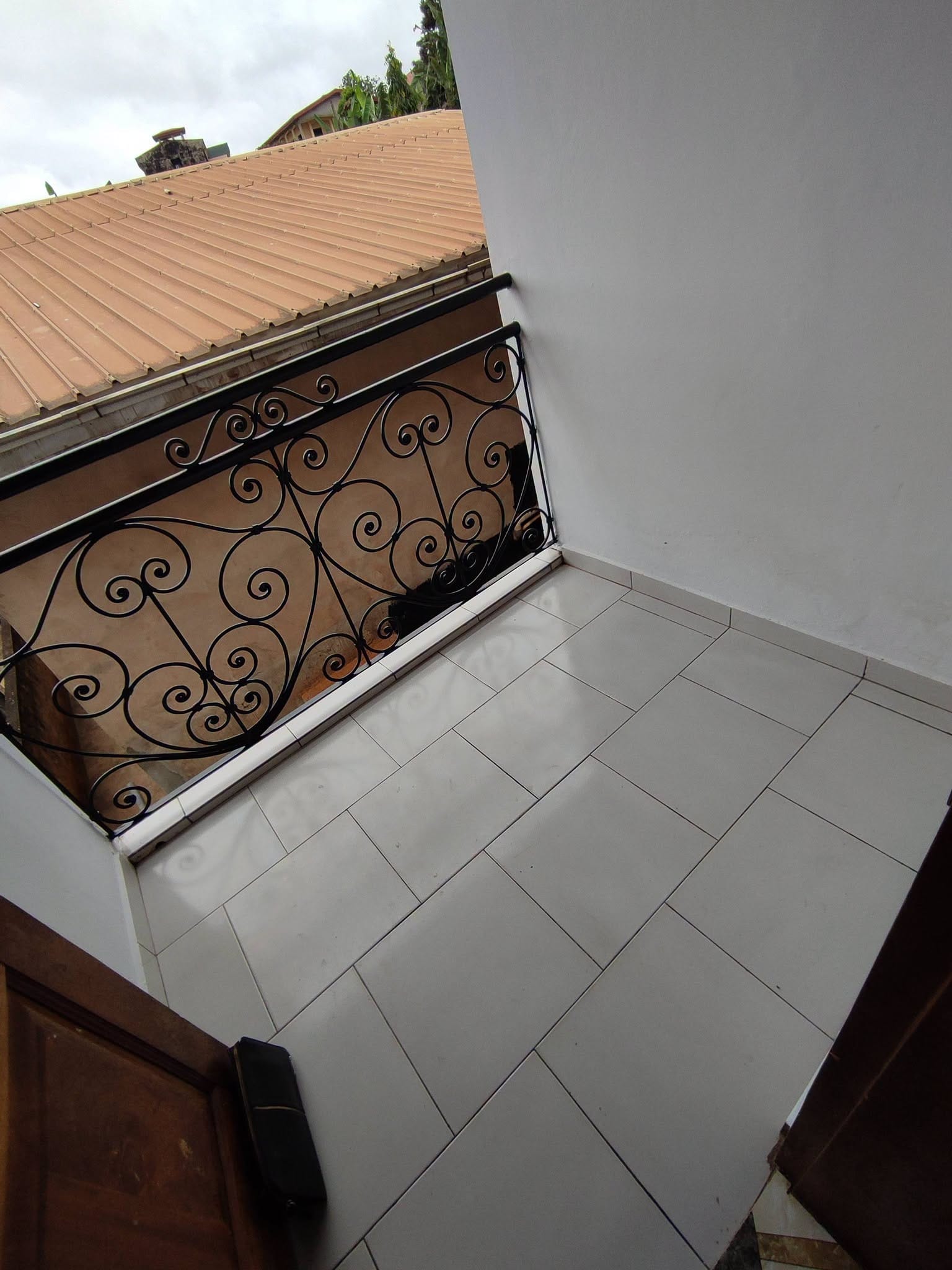 Appartement moderne 2 chambres et balcon à louer à Damas, Yaoundé