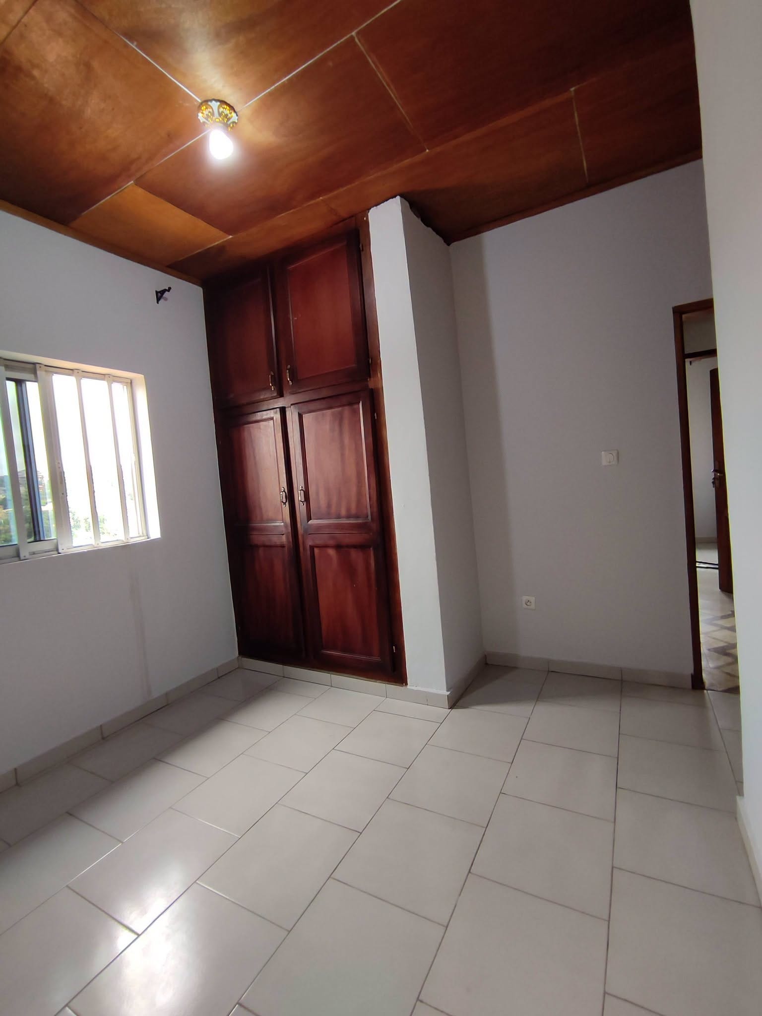 Appartement moderne 2 chambres et balcon à louer à Damas, Yaoundé