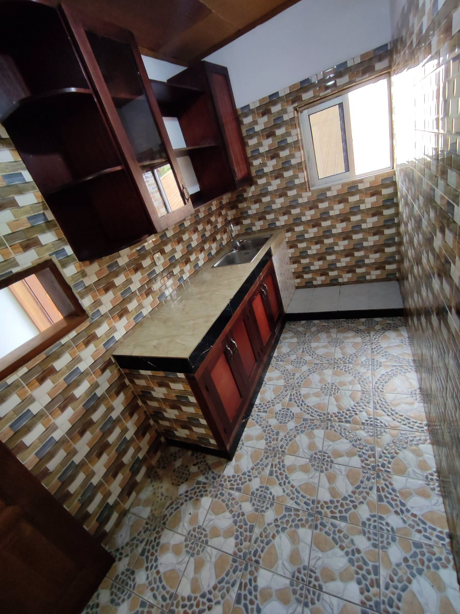 Appartement moderne 2 chambres et balcon à louer à Damas, Yaoundé
