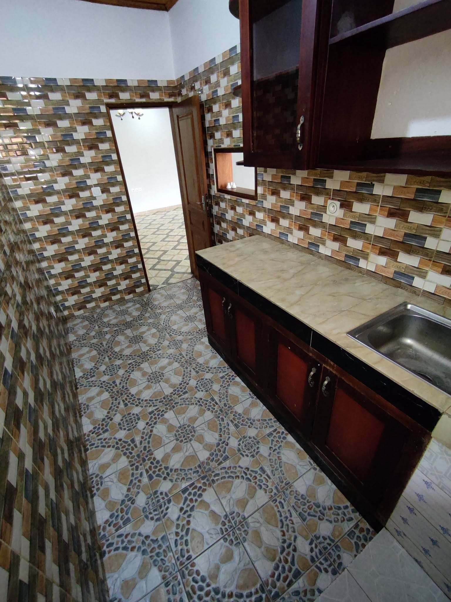 Appartement moderne 2 chambres et balcon à louer à Damas, Yaoundé