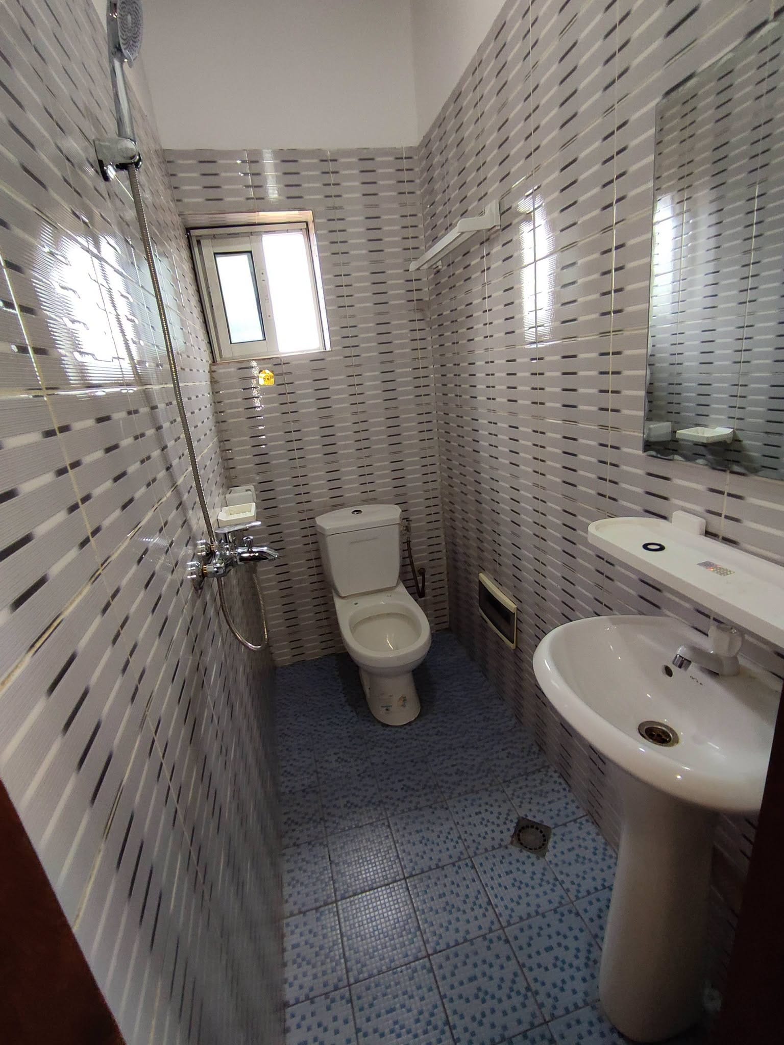 Appartement moderne 2 chambres et balcon à louer à Damas, Yaoundé