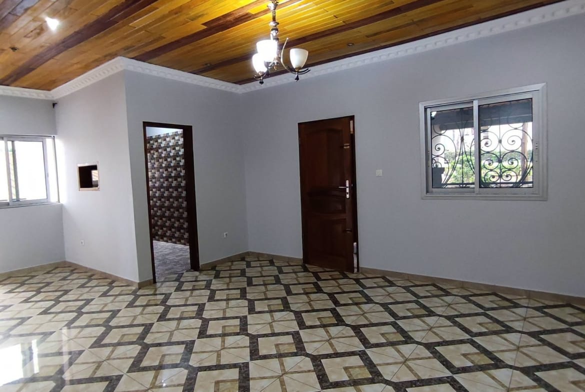 Appartement moderne 2 chambres et balcon à louer à Damas, Yaoundé