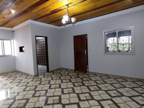 Appartement moderne 2 chambres et balcon à louer à Damas, Yaoundé