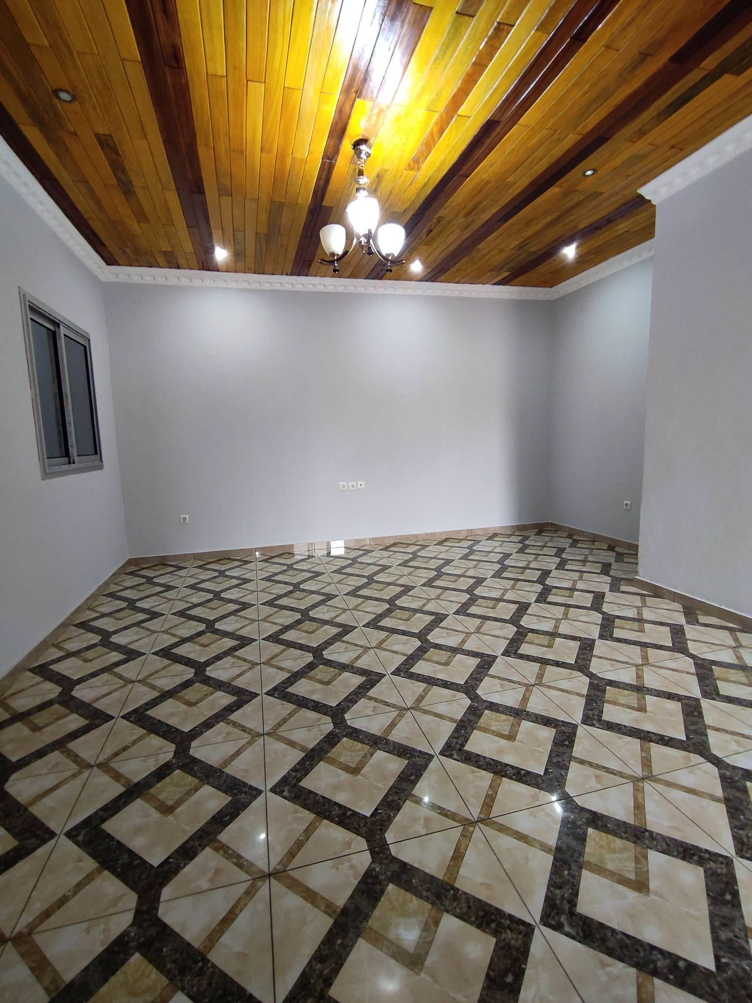 Appartement moderne 2 chambres et balcon à louer à Damas, Yaoundé