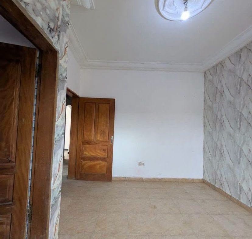 Appartement moderne rénové 2 chambres à louer à Douala Kotto Mbangue
