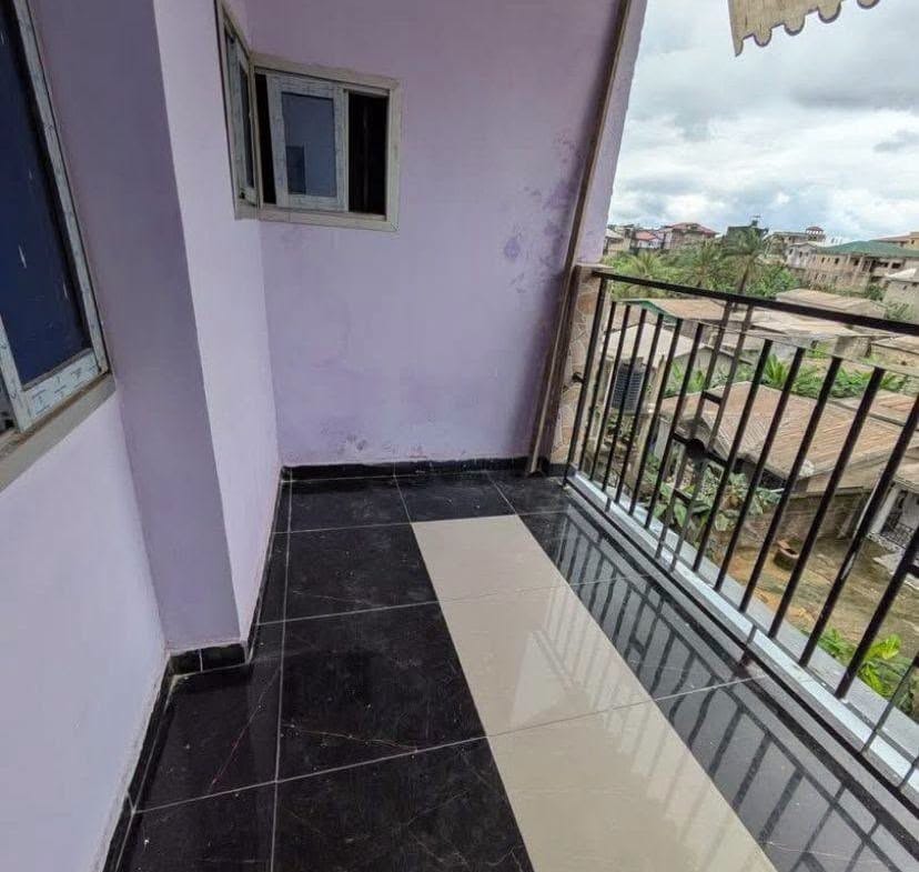 Appartement moderne rénové 2 chambres à louer à Douala Kotto Mbangue