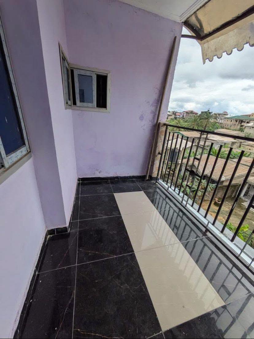 Appartement moderne rénové 2 chambres à louer à Douala Kotto Mbangue