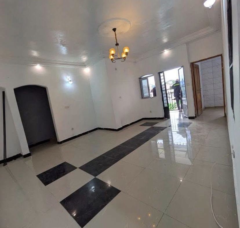 Appartement moderne rénové 2 chambres à louer à Douala Kotto Mbangue