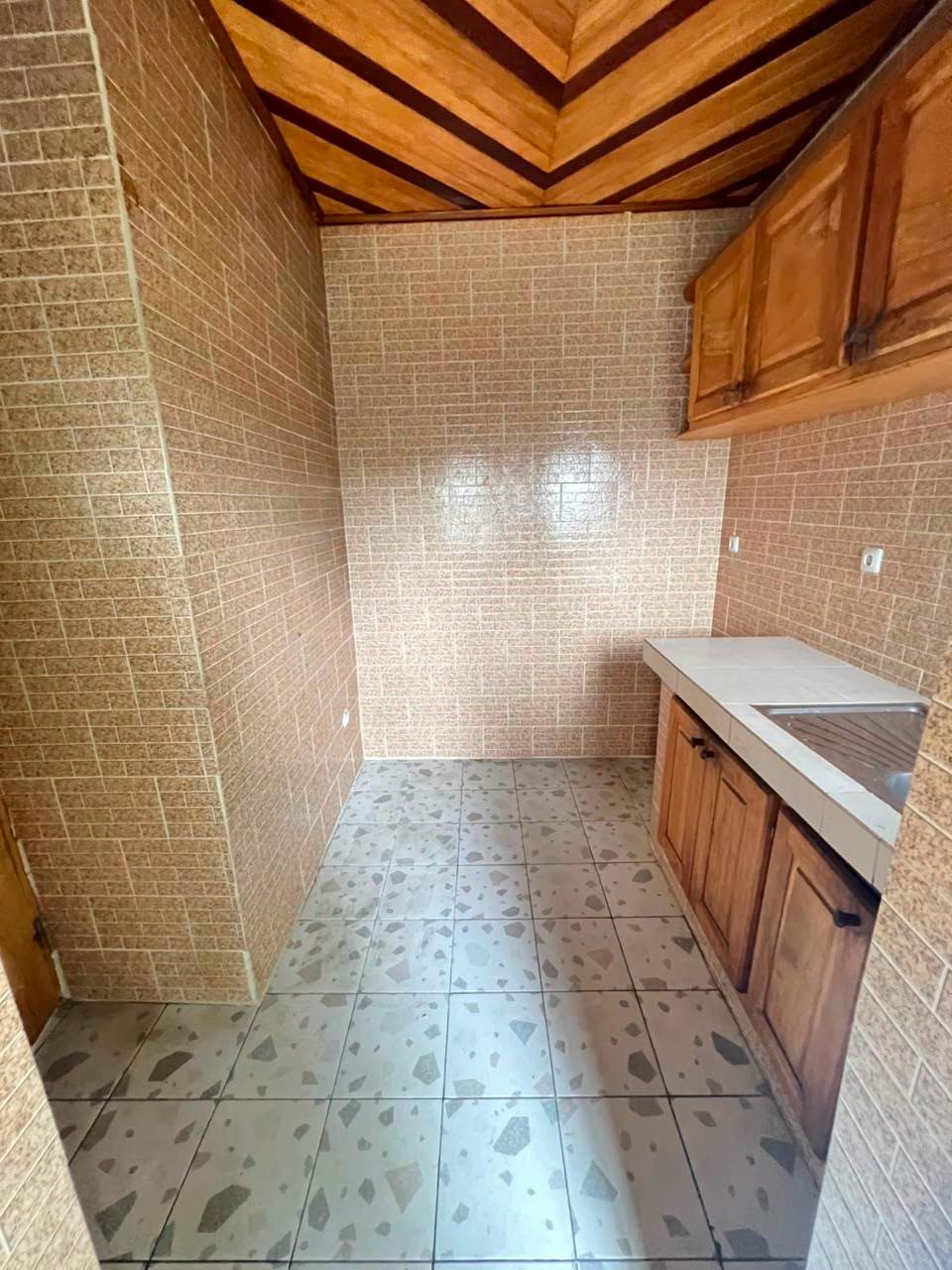 LI_appart_logpom_270826_csn1 Appartement 2 chambres à Logpom Bassong 135000fcfa