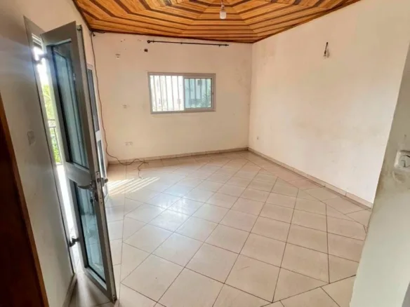 Appartement 2 chambres à Logpom Bassong 135000fcfa