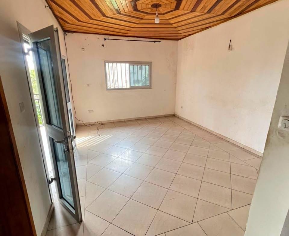Appartement 2 chambres à Logpom Bassong 135000fcfa