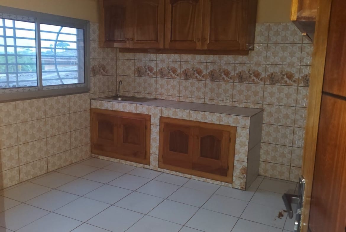 Appartement haut standing 2 chambres à louer à Ebolowa Mekalat