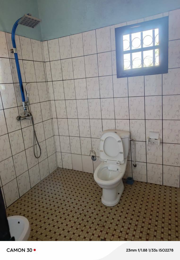 Maison 3 chambres à louer à Maetur Bafoussam en bordure du goudron