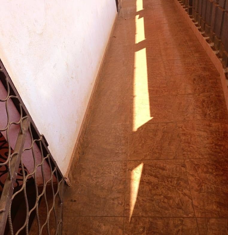 Maison 3 chambres à louer à Maetur Bafoussam en bordure du goudron