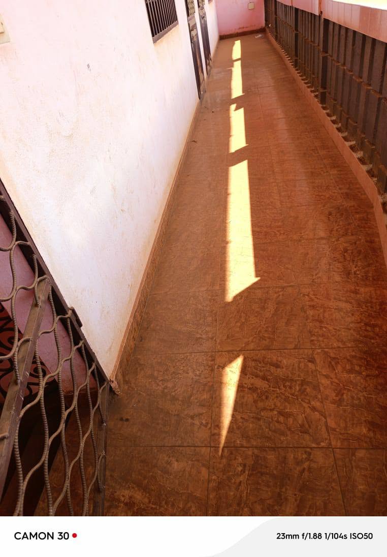 Maison 3 chambres à louer à Maetur Bafoussam en bordure du goudron