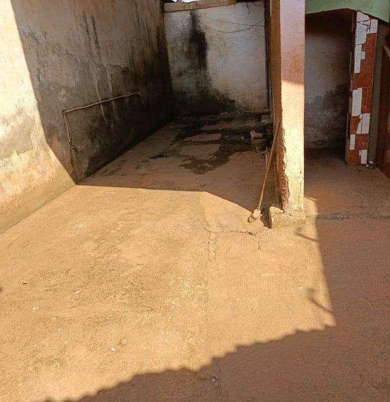 Maison 3 chambres à louer à Maetur Bafoussam en bordure du goudron
