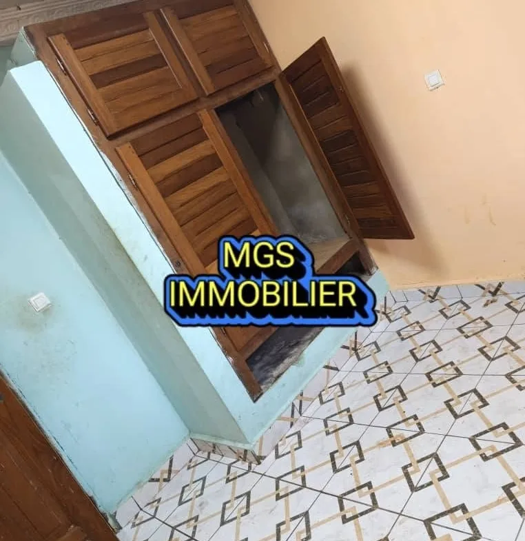 Maison 2 chambres à louer au carrefour Le Maire, Bafoussam 60000 fcfa