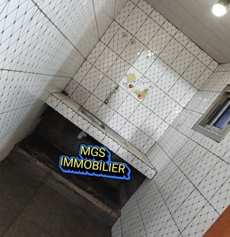 Maison 2 chambres à louer au carrefour Le Maire, Bafoussam 60000 fcfa