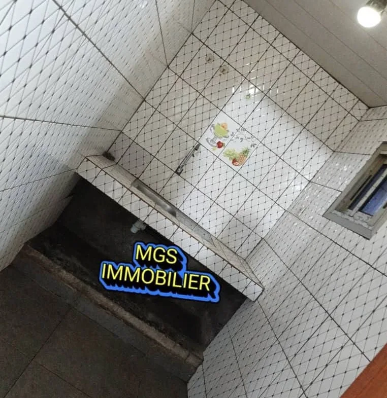 Maison 2 chambres à louer au carrefour Le Maire, Bafoussam 60000 fcfa