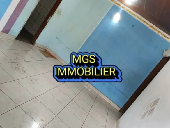 Maison 2 chambres à louer au carrefour Le Maire, Bafoussam 60000 fcfa