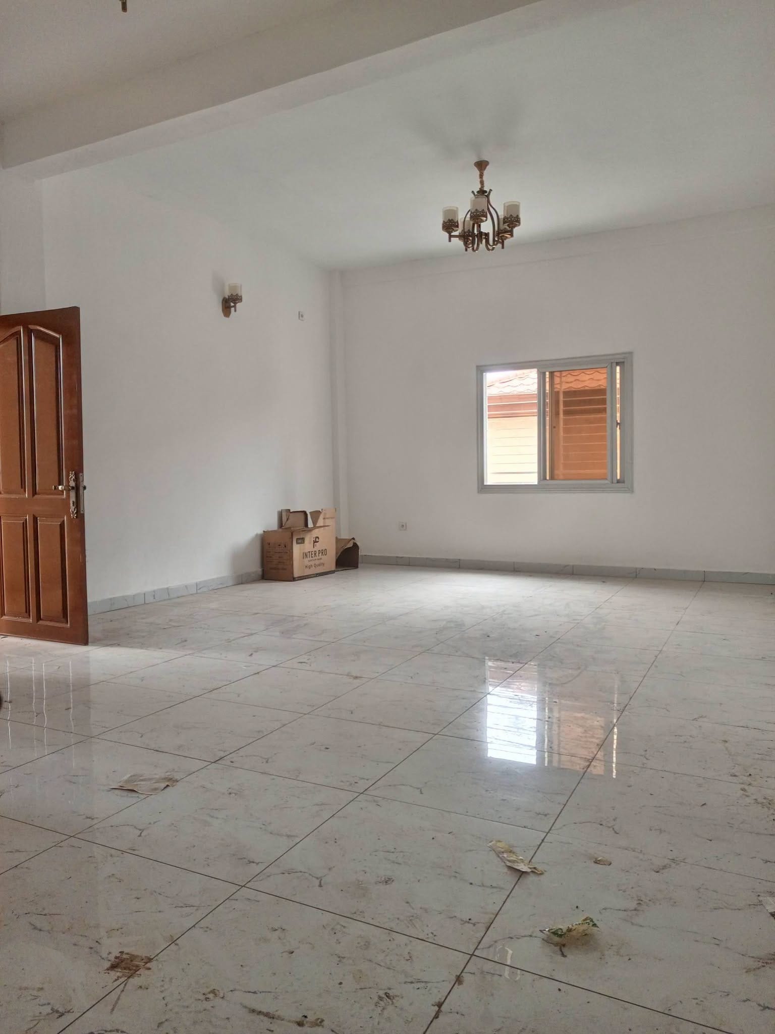 23002- Bel appartement neuf en bordure de route à Anguissa, Yaoundé