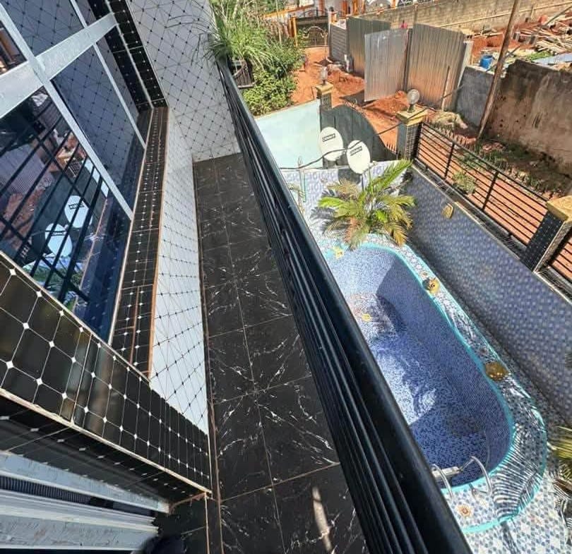 Bel appartement 2 chambres avec piscine à Tradex Éleveur, Yaoundé