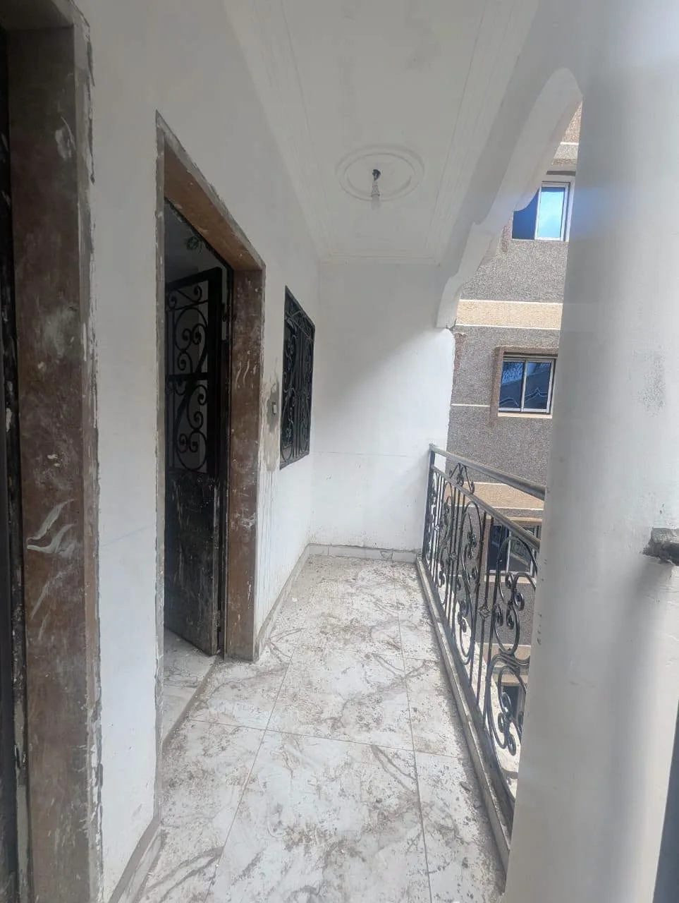 Studio moderne neuf à louer à Yaoundé, descente Éleveur