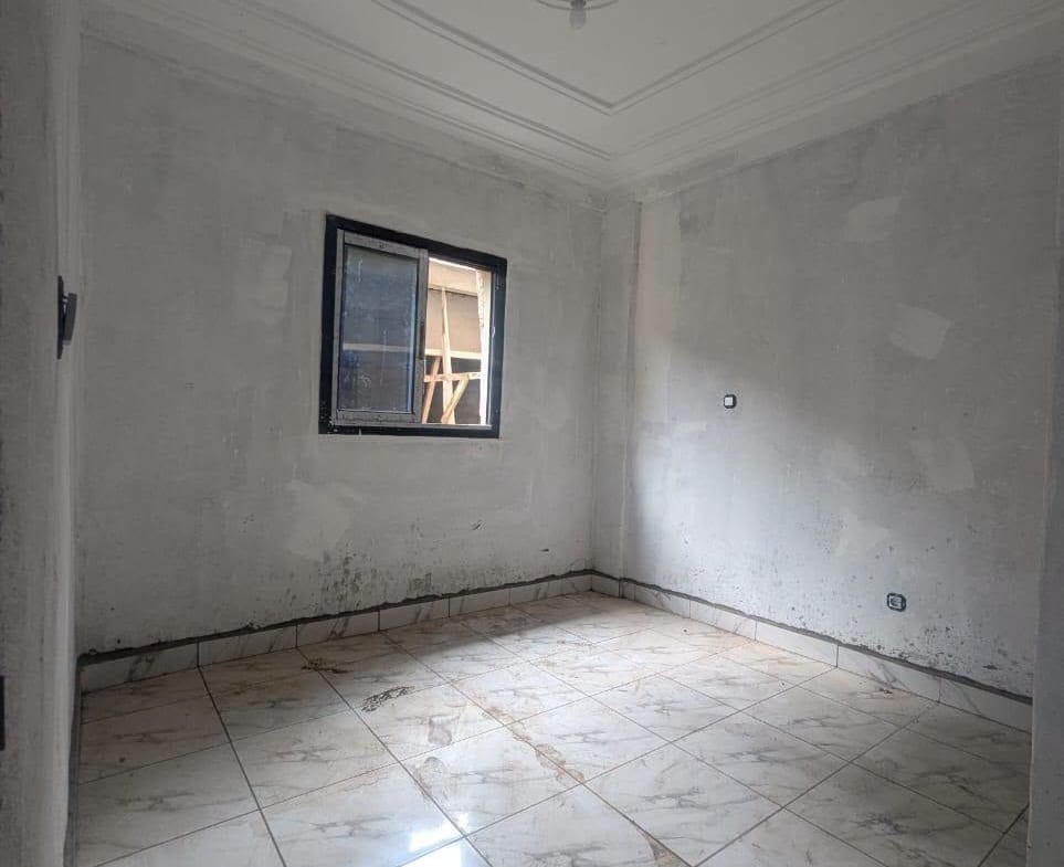 Studio moderne neuf à louer à Yaoundé, descente Éleveur