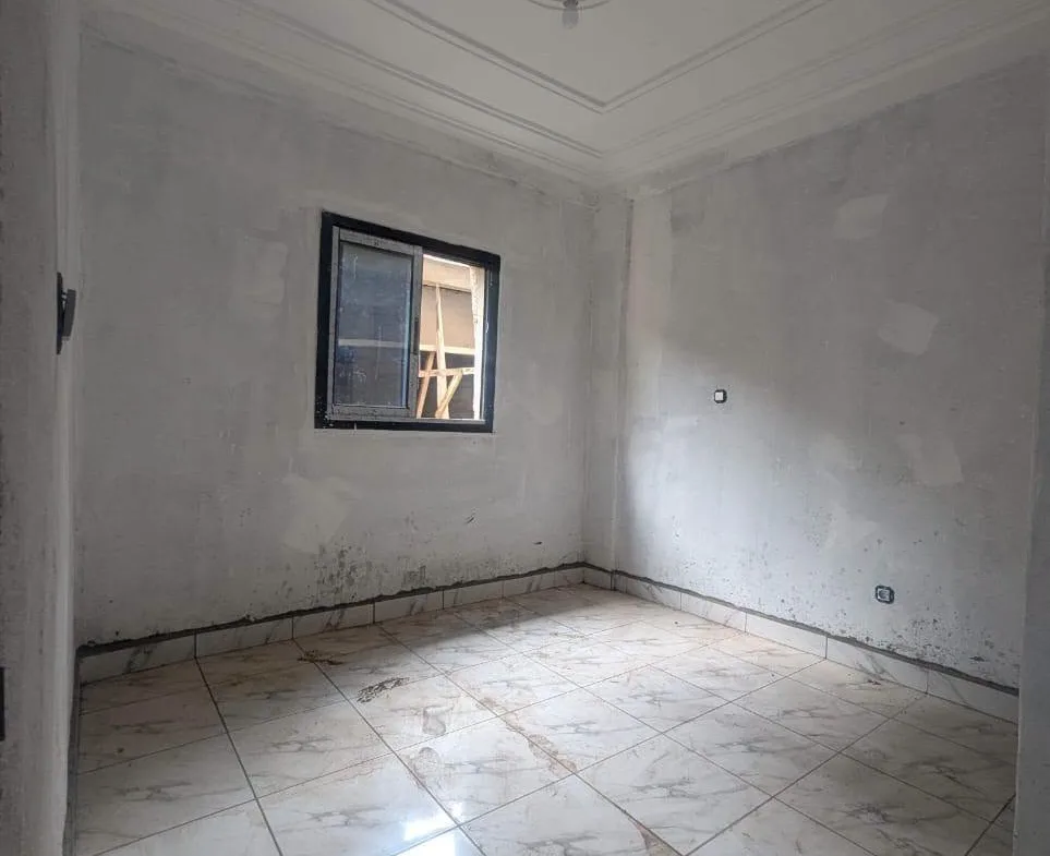 Studio moderne neuf à louer à Yaoundé, descente Éleveur