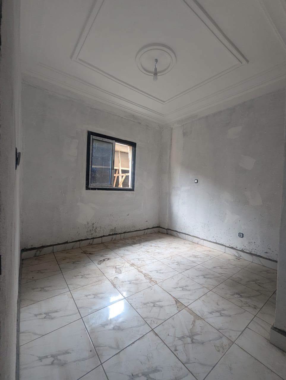 Studio moderne neuf à louer à Yaoundé, descente Éleveur