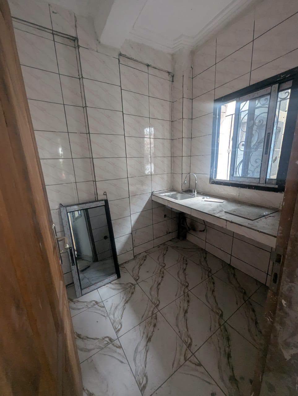 Studio moderne neuf à louer à Yaoundé, descente Éleveur