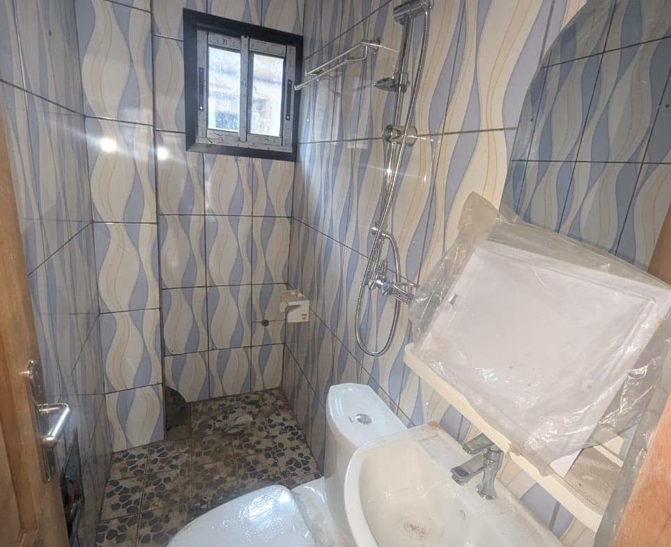 Studio moderne neuf à louer à Yaoundé, descente Éleveur