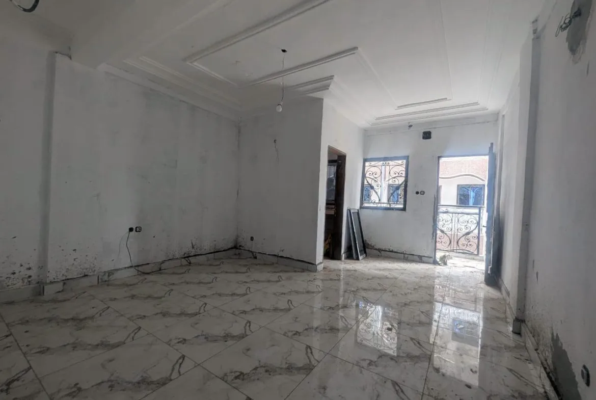 Studio moderne neuf à louer à Yaoundé, descente Éleveur