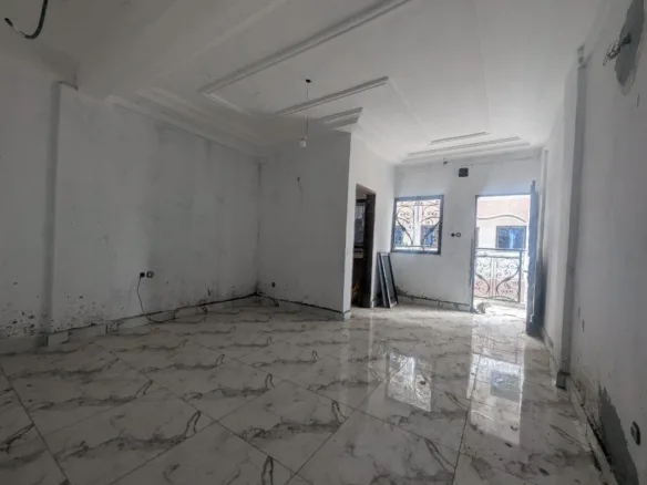 Studio moderne neuf à louer à Yaoundé, descente Éleveur