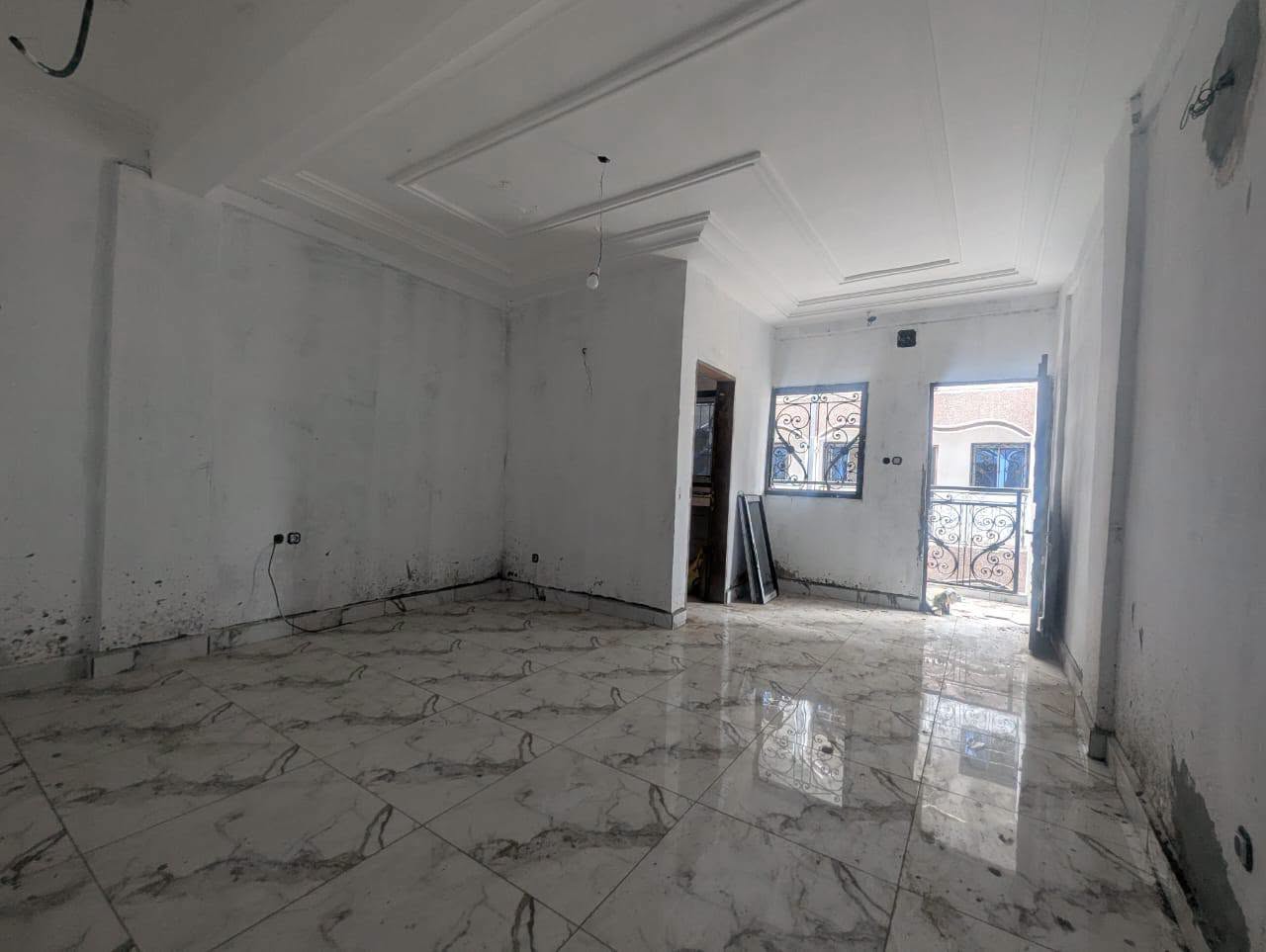 31533- Studio moderne neuf à louer à Yaoundé, descente Éleveur