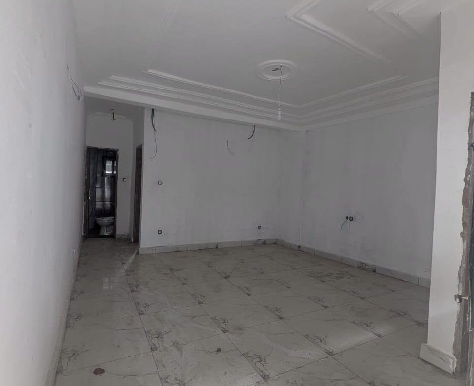 Studio moderne neuf à louer à Yaoundé, descente Éleveur