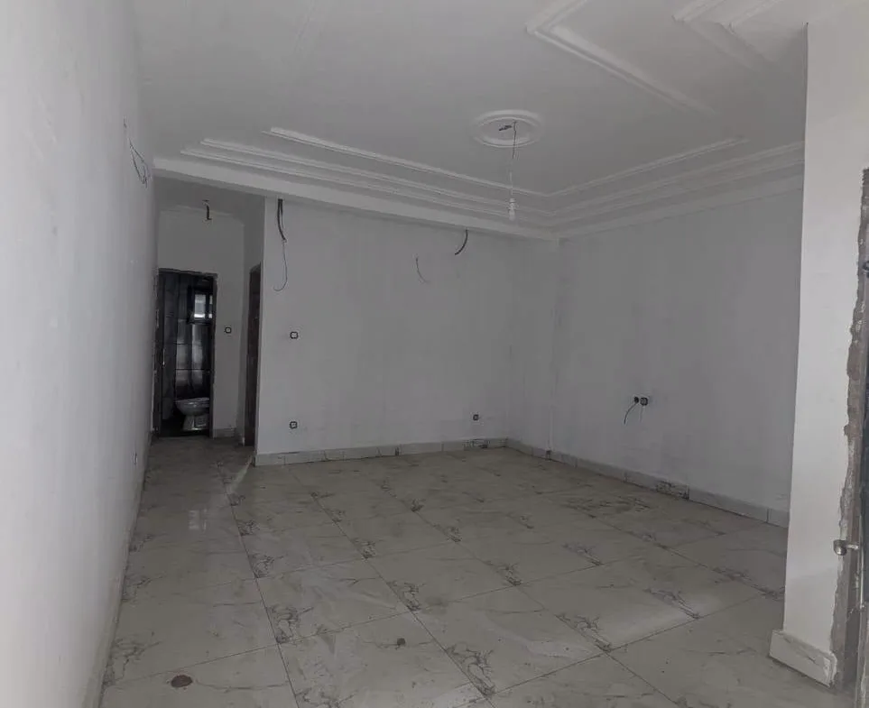 Studio moderne neuf à louer à Yaoundé, descente Éleveur