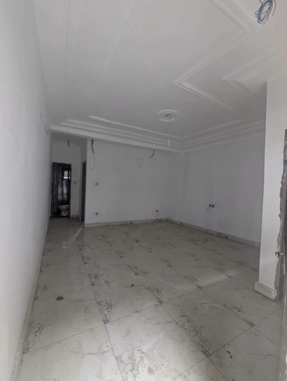 Studio moderne neuf à louer à Yaoundé, descente Éleveur