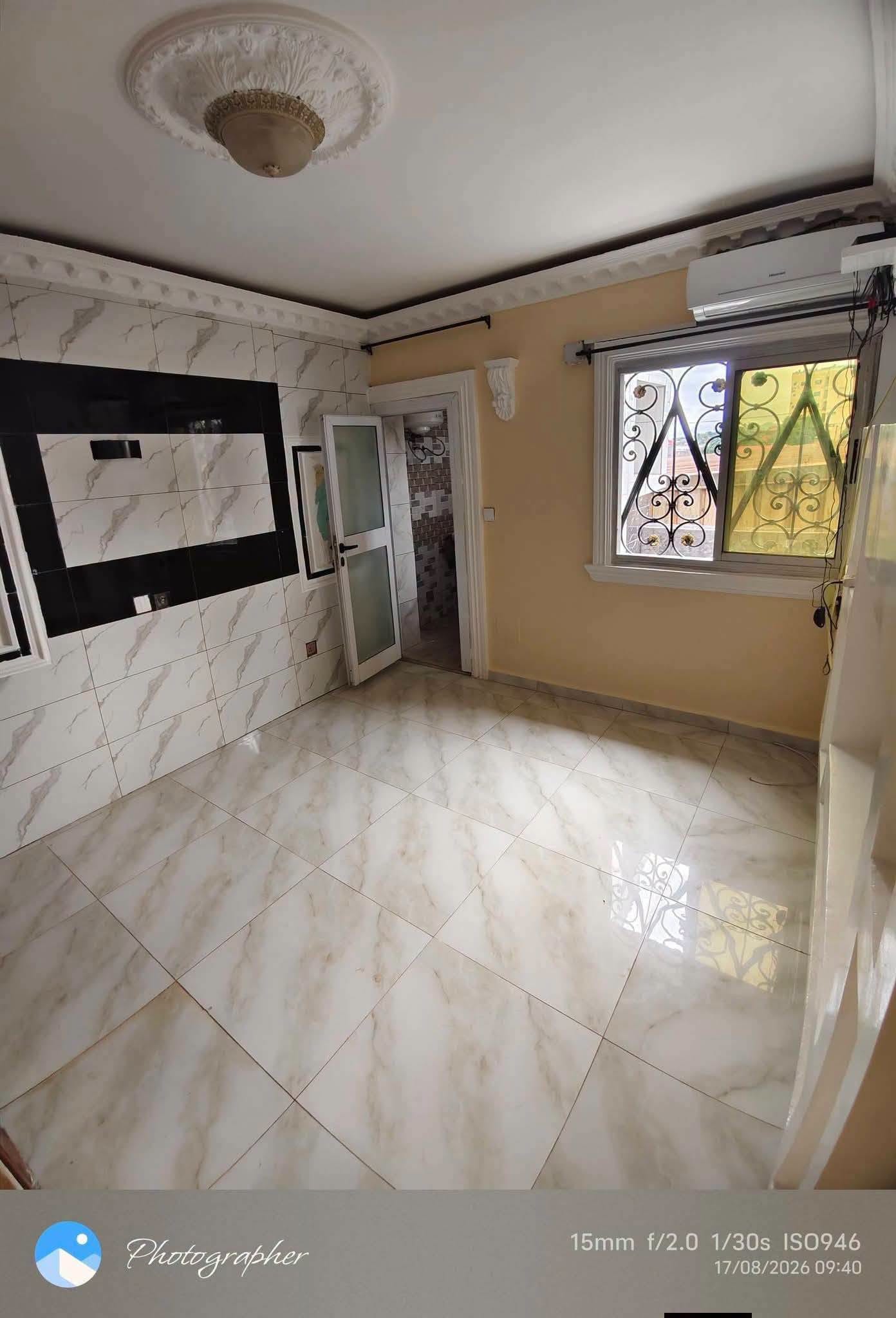 Studio moderne avec climatisation, parking à Essomba, Yaoundé